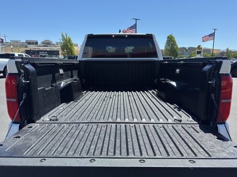 Certified 2025 Toyota Tacoma SR5 AWD/4WD image 7