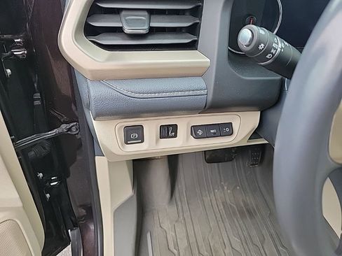 Used 2021 GMC Acadia Denali w/ Denali Ultimate Package image 10