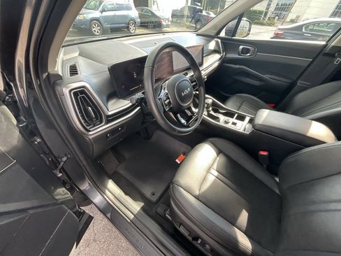 Used 2025 Kia Sorento S image 7