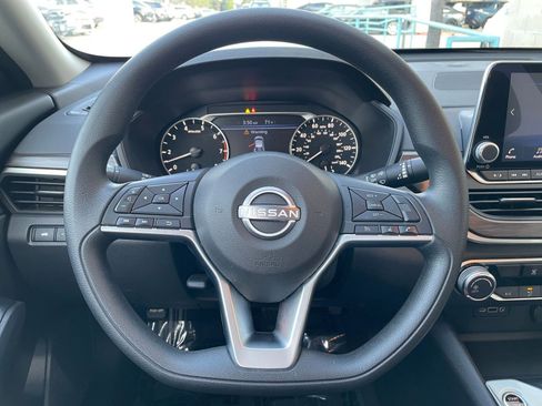 Used 2025 Nissan Altima 2.5 SV image 28