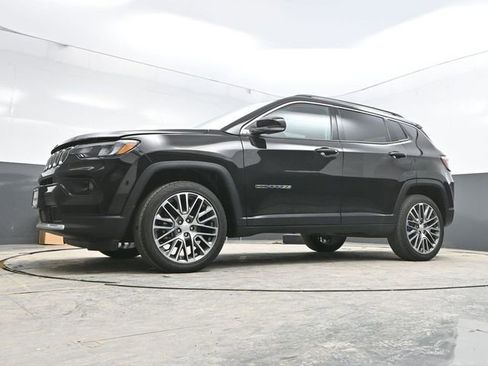 Used 2022 Jeep Compass Limited image 29