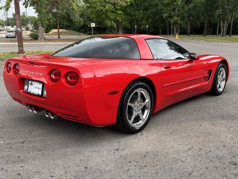 Used 2004 Chevrolet Corvette Coupe w/ Preferred Equipment Group RWD image 14