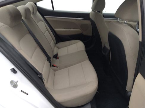 Used 2019 Hyundai Elantra SE FWD image 19