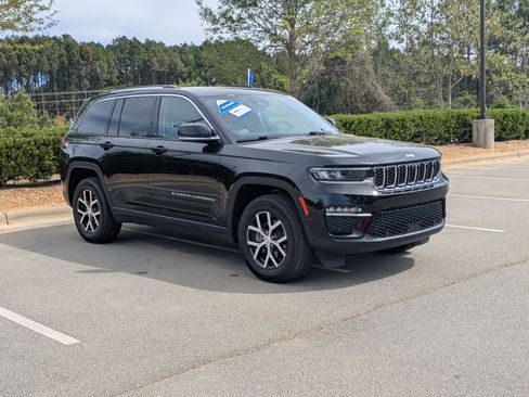 Used 2023 Jeep Grand Cherokee Limited w/ Luxury Tech Group II AWD/4WD image 1