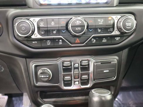 Used 2021 Jeep Gladiator Overland image 15