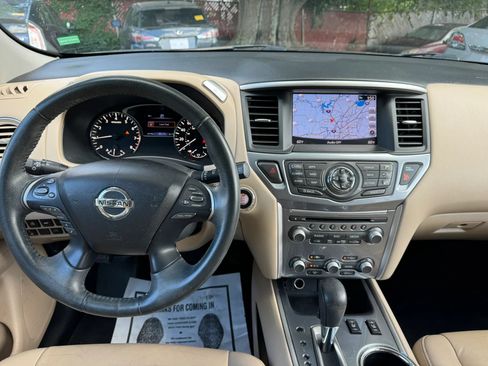 Used 2018 Nissan Pathfinder SL FWD image 15