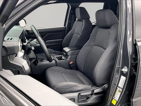 Used 2025 Toyota Tacoma SR5 AWD/4WD image 26