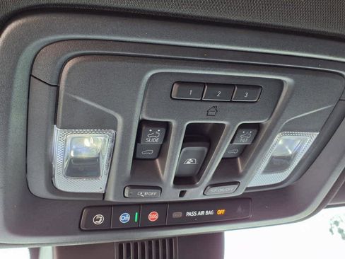 Used 2022 Chevrolet Silverado 1500 High Country w/ High Country Premium Package image 17