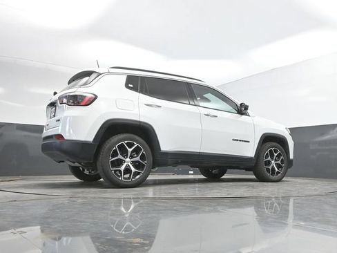 Used 2024 Jeep Compass Latitude AWD/4WD image 42