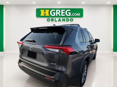 Used 2020 Toyota RAV4 XLE Premium FWD image 6
