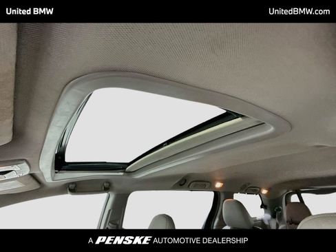 Used 2015 Toyota Sienna XLE w/ XLE Navigation Package FWD image 12