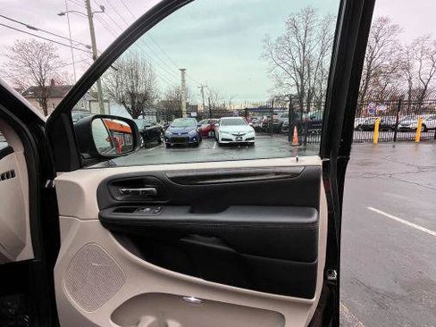 Used 2017 Dodge Grand Caravan SE w/ Power Window Group image 10