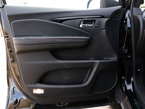 Certified 2025 Honda Ridgeline Black Edition image 38