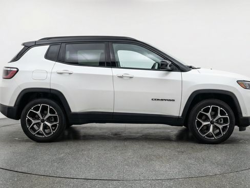 Used 2025 Jeep Compass Limited AWD/4WD image 11