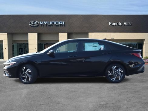 New 2025 Hyundai Elantra SEL image 3
