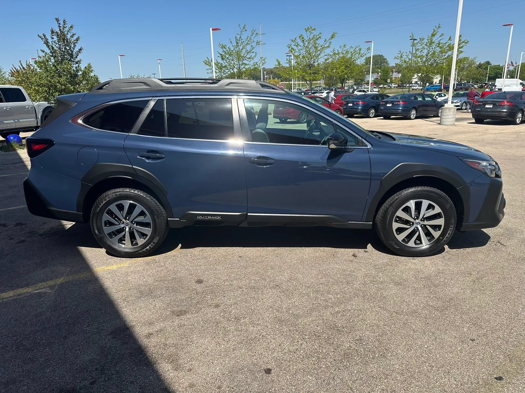 Used 2023 Subaru Outback Premium AWD/4WD image 4