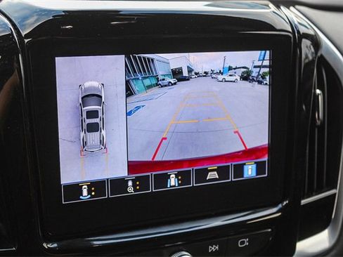 Used 2023 Chevrolet Traverse LT image 34