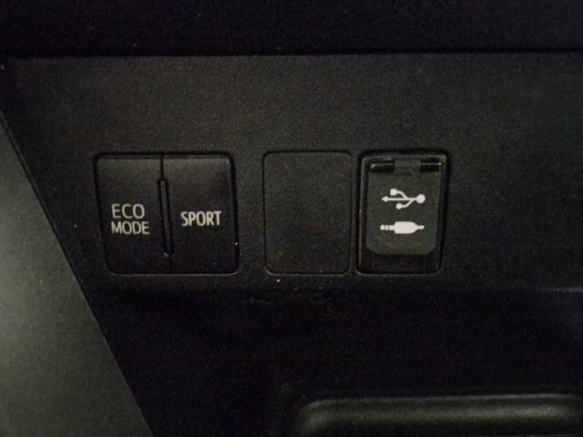 Used 2018 Toyota RAV4 LE FWD image 26