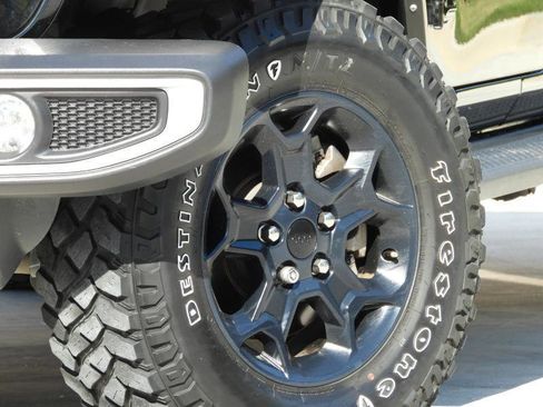 Used 2023 Jeep Gladiator Sport AWD/4WD image 5