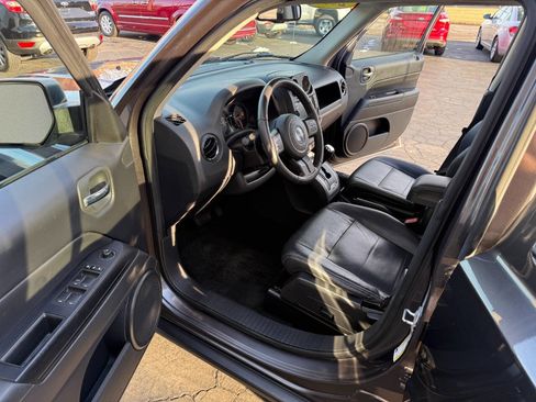 Used 2016 Jeep Patriot High Altitude image 11