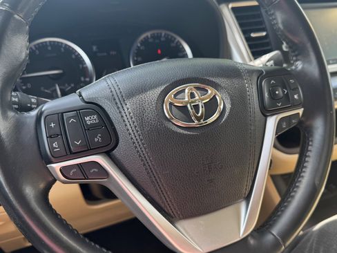 Used 2017 Toyota Highlander Limited image 13