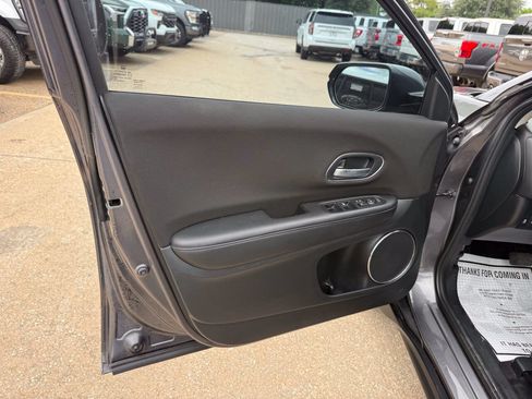 Used 2017 Honda HR-V EX image 8