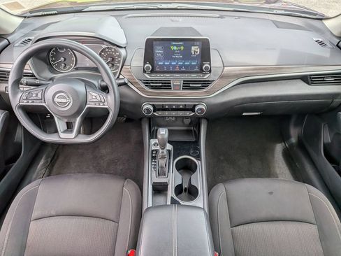 Used 2024 Nissan Altima 2.5 SV FWD image 25