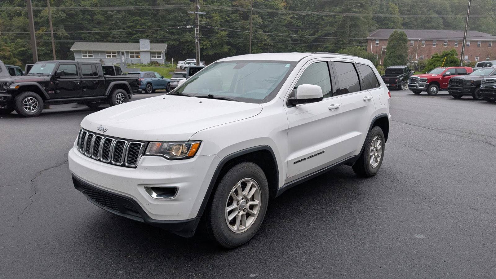 Used 2018 Jeep Grand Cherokee Laredo RWD image 5