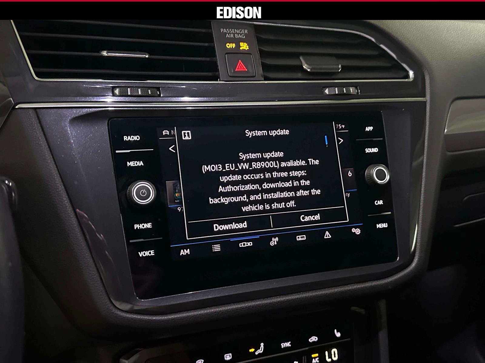 Used 2023 Volkswagen Tiguan SE w/ Panoramic Sunroof Package AWD/4WD image 28