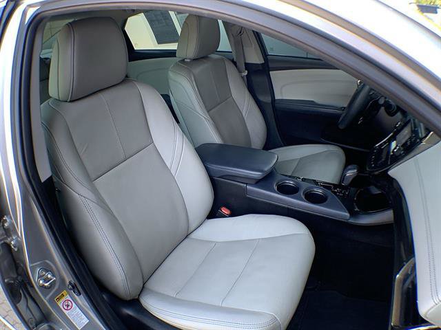 Used 2015 Toyota Avalon Limited FWD image 25