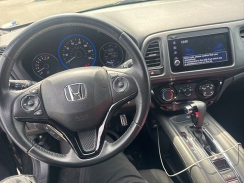 Used 2019 Honda HR-V Sport image 2