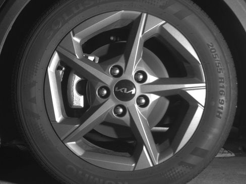 Used 2025 Kia K4 LXS FWD image 12