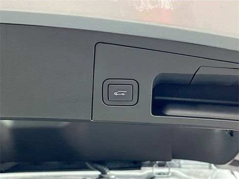 Used 2024 Cadillac XT4 Premium Luxury image 25