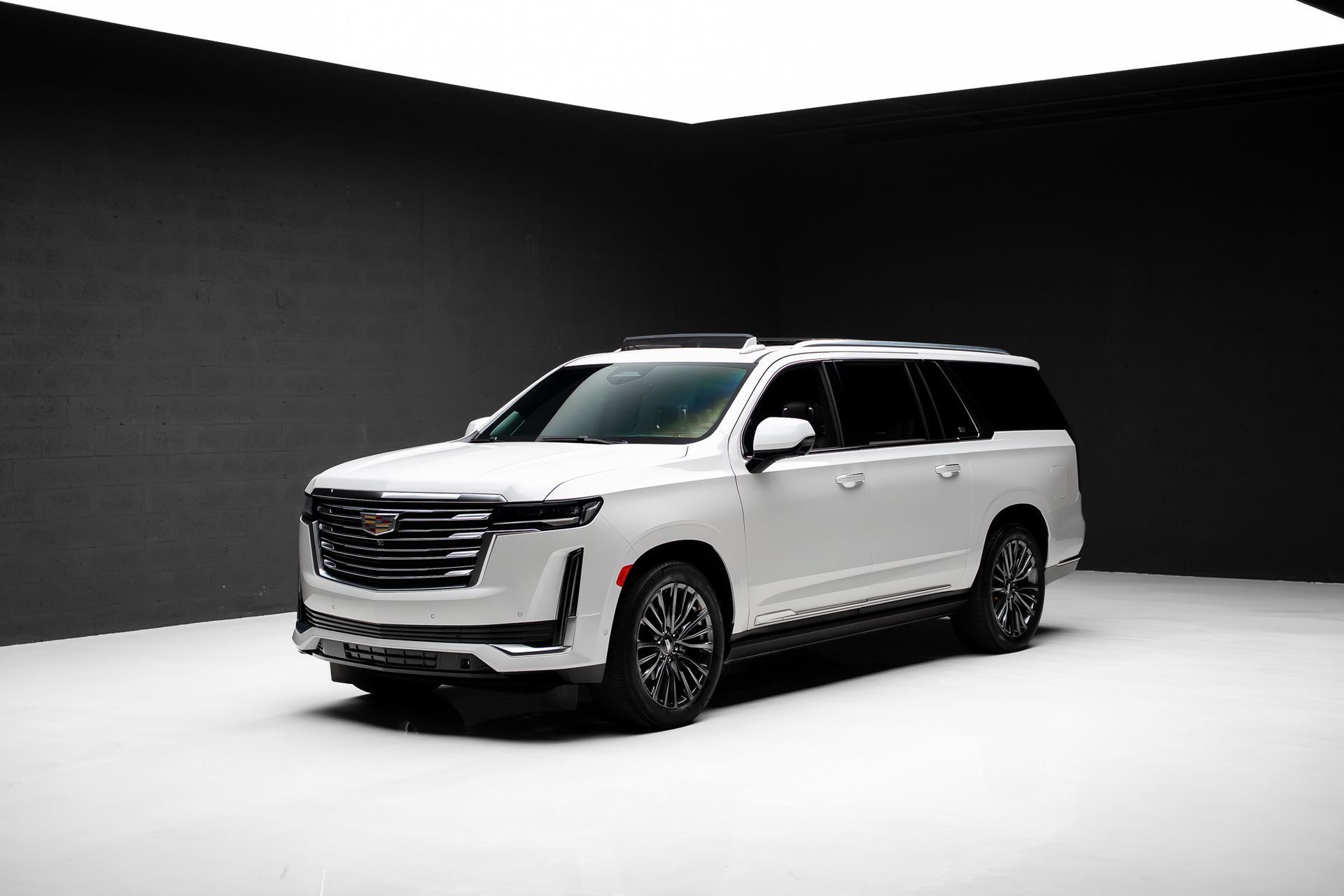 Used 2022 Cadillac Escalade ESV Premium Luxury Platinum w/ LPO, Floor Liner Package AWD/4WD image 4