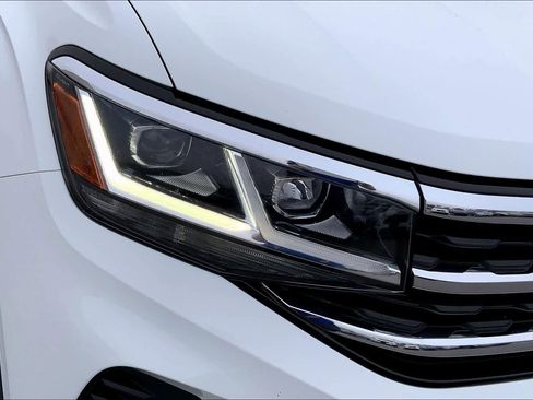 Used 2023 Volkswagen Atlas SE w/ Black Wheel Package image 28