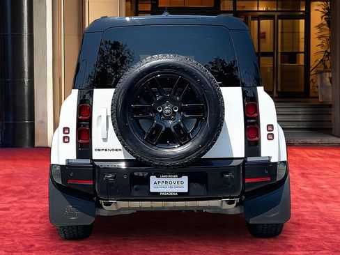 Certified 2025 Land Rover Defender 110 X-Dynamic SE AWD/4WD image 4