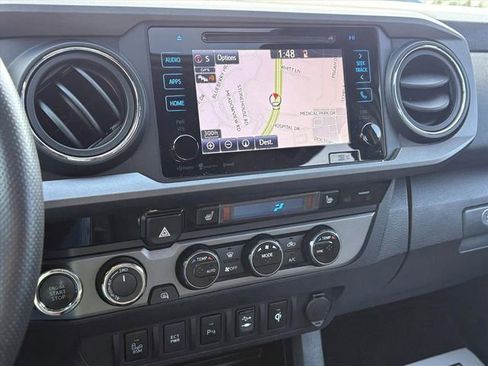 Used 2017 Toyota Tacoma TRD Sport image 8