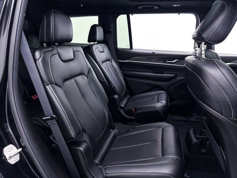 Used 2024 Jeep Grand Cherokee L Limited w/ Luxury Tech Group II image 38