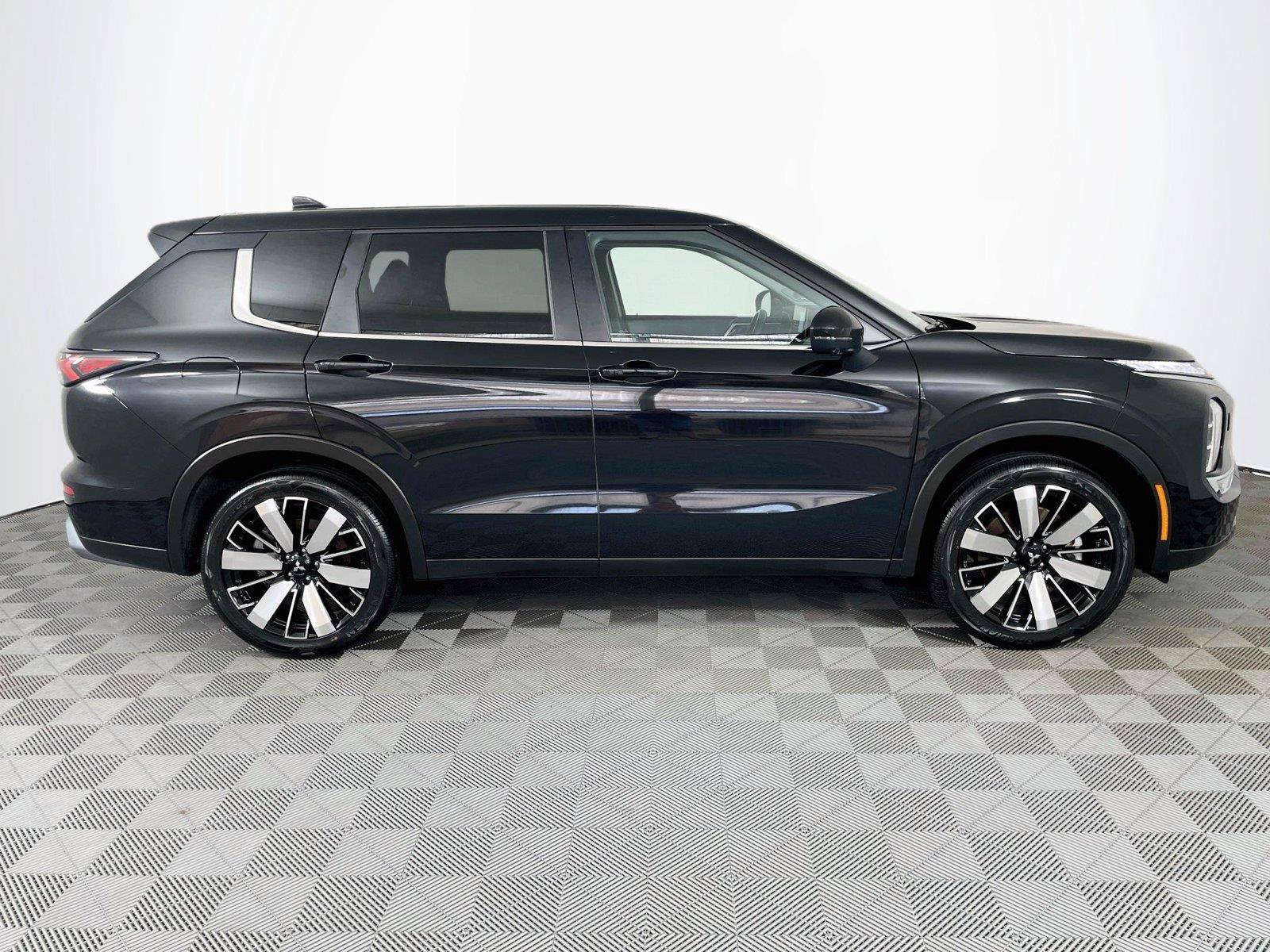 Used 2025 Mitsubishi Outlander SE AWD/4WD image 10