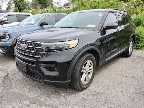 Used 2023 Ford Explorer XLT w/ Class IV Trailer Tow Package AWD/4WD image 3