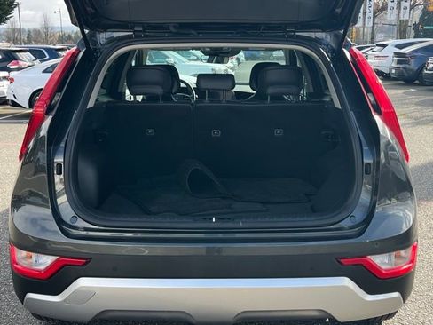 Certified 2025 Kia Niro EX FWD image 12
