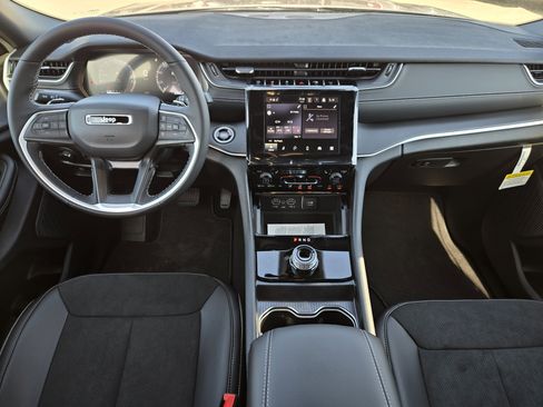New 2025 Jeep Grand Cherokee L Altitude image 19