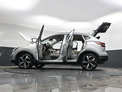 Used 2022 Nissan Rogue Sport SL w/ Premium Package FWD image 44