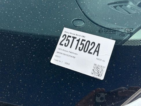 Used 2025 Nissan Pathfinder SV FWD image 3