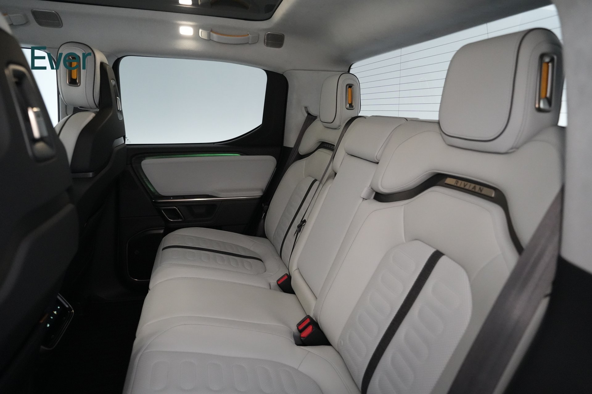 Used 2024 Rivian R1T Adventure Dual AWD/4WD image 18