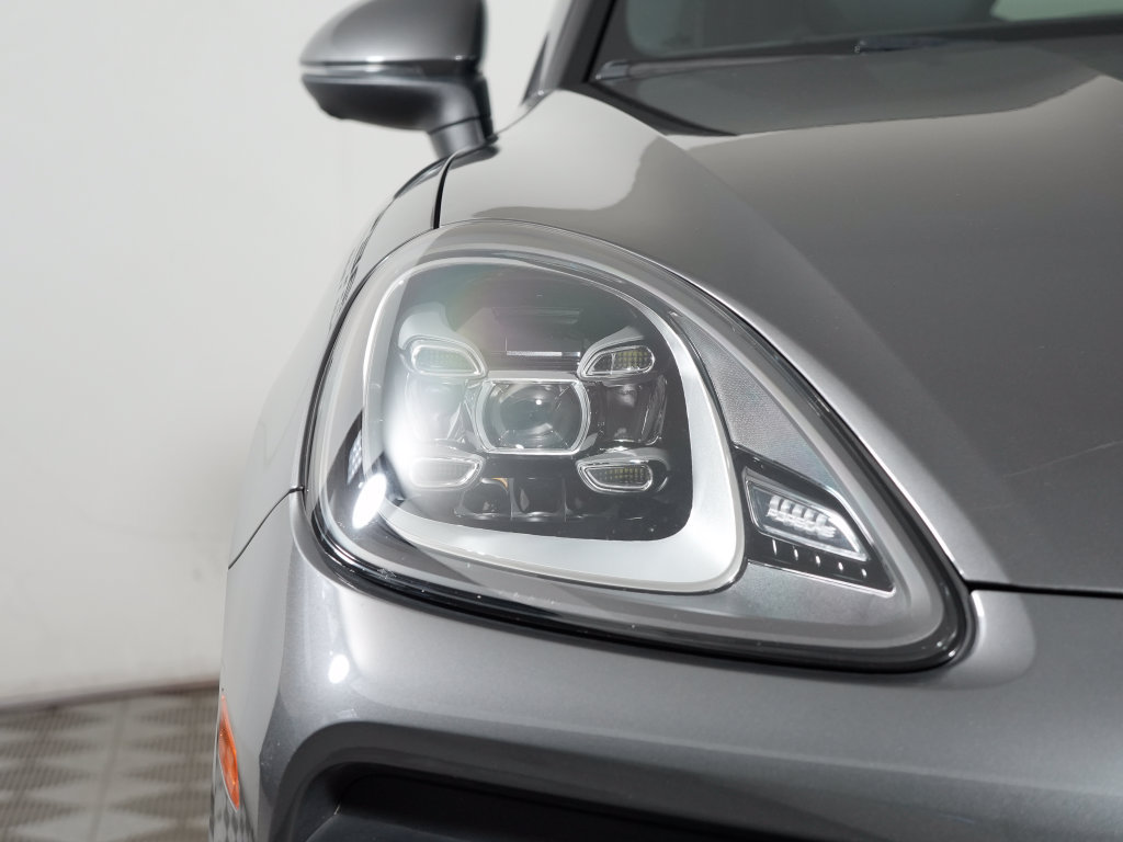 Certified 2023 Porsche Cayenne Coupe AWD/4WD image 11