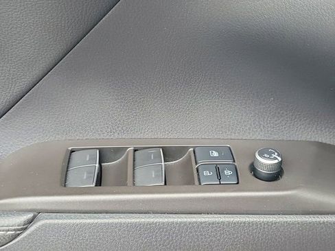 Used 2021 Toyota Camry XLE FWD image 29