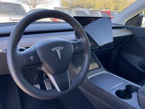Used 2021 Tesla Model Y Long Range image 10