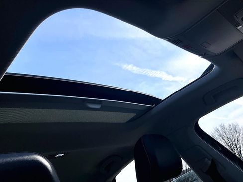 Used 2023 Volkswagen Jetta SE w/ Panoramic Sunroof Package image 14