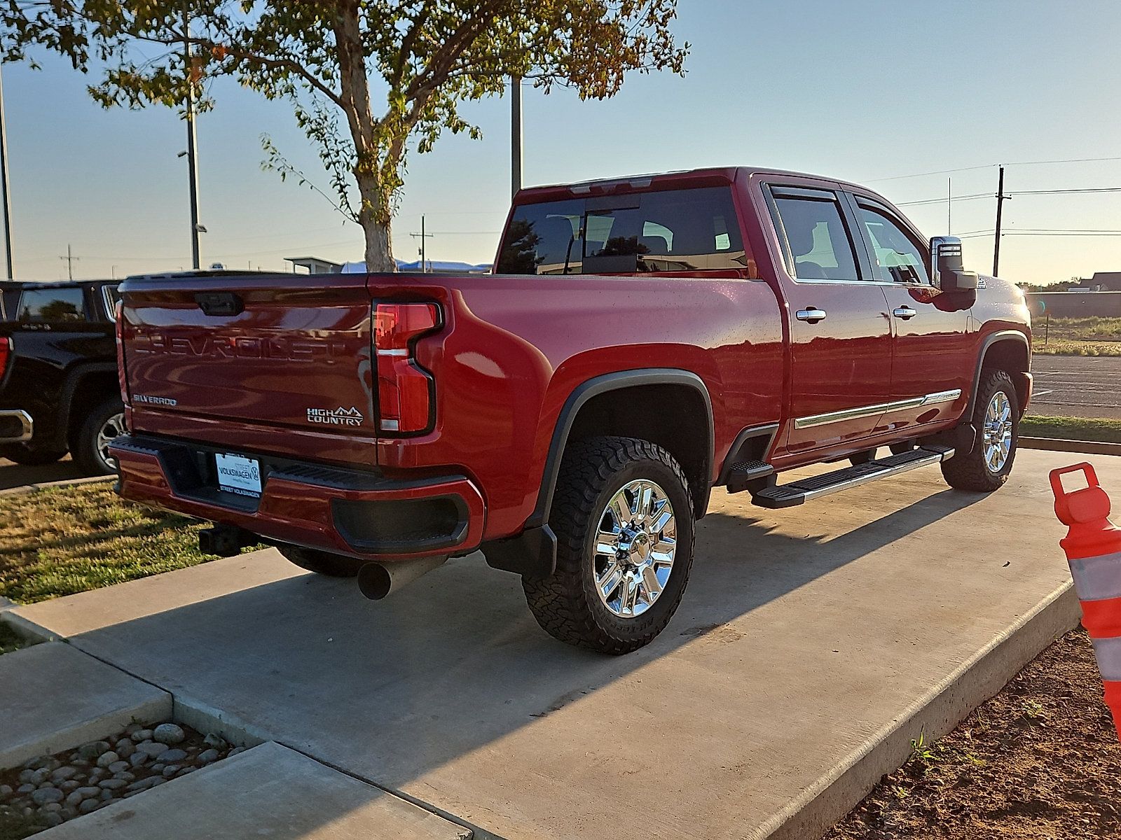 Used 2024 Chevrolet Silverado 3500 High Country w/ High Country Premium Package AWD/4WD image 3